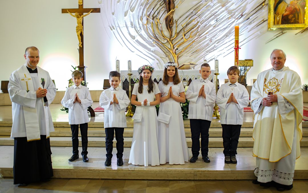 Pierwsza Komunia św. w Sanktuarium Świętej Teresy od Dzieciątka Jezus | Fotograf na komunię • Warszawa